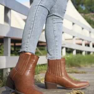 Novo estilo feminino moda feminina bico fino salto quadrado plano botas de cowboy ocidentais