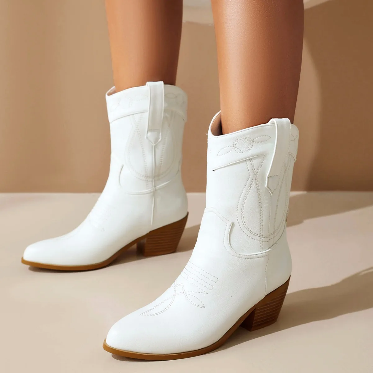 Botas femininas de tamanho grande bordadas ocidental cowboy cavaleiro bota primavera novo estilo moda couro do plutônio baixo superior tornozelo bota