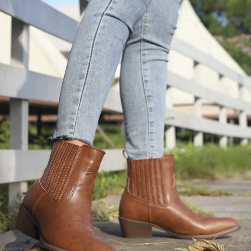 Novo estilo feminino moda feminina bico fino salto quadrado plano botas de cowboy ocidentais