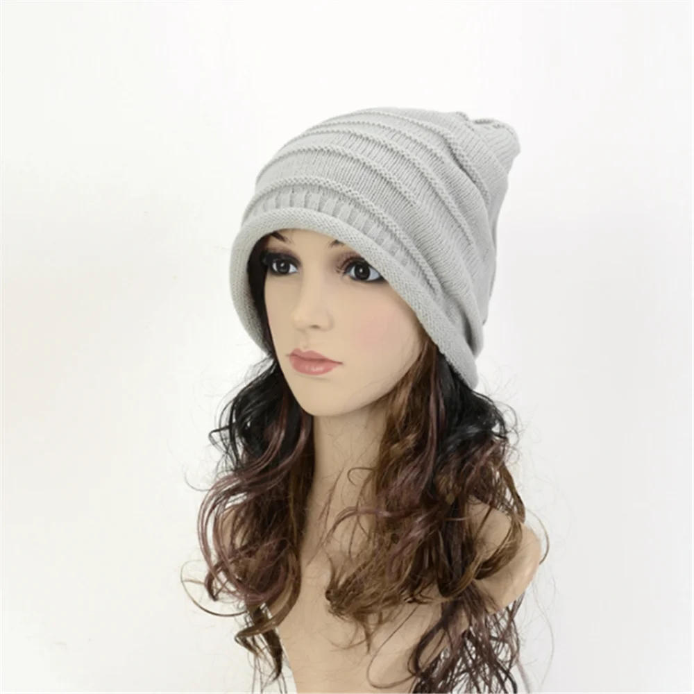 Proteja-se do inverno frio com este chapéu slouch de grandes dimensões à moda - Imagem 4