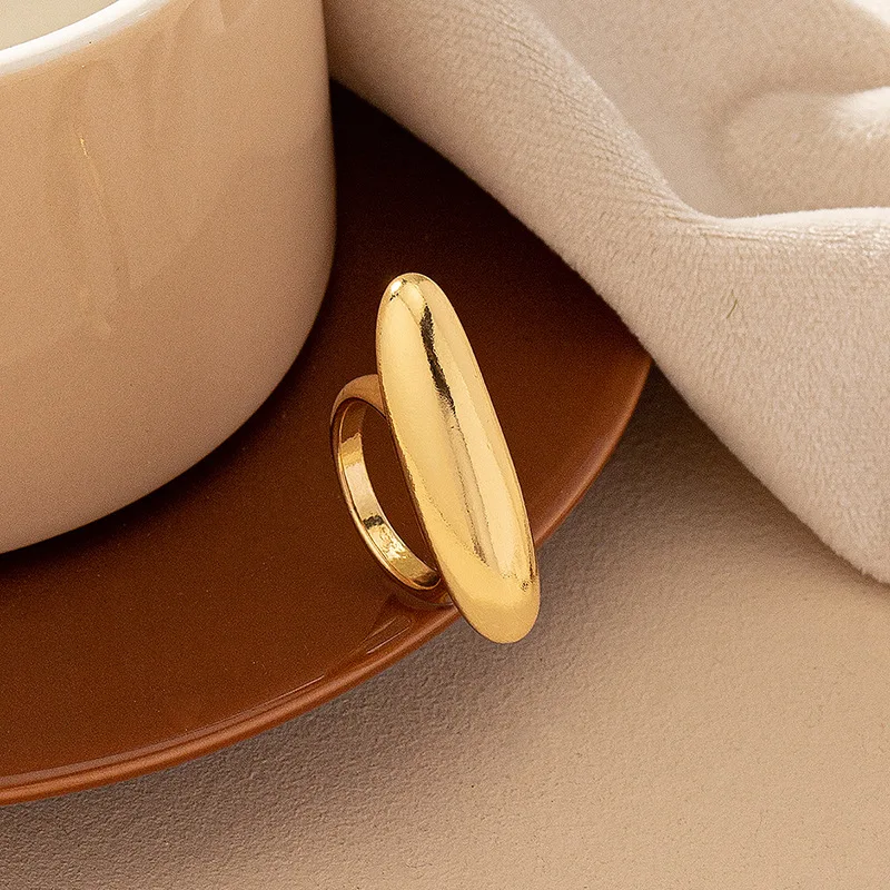 Anéis curvos irregulares únicos para mulheres, anéis de dedos vintage, cor dourada fosca, jóias ajustáveis, festa punk, casamento, 2024 - Imagem 3