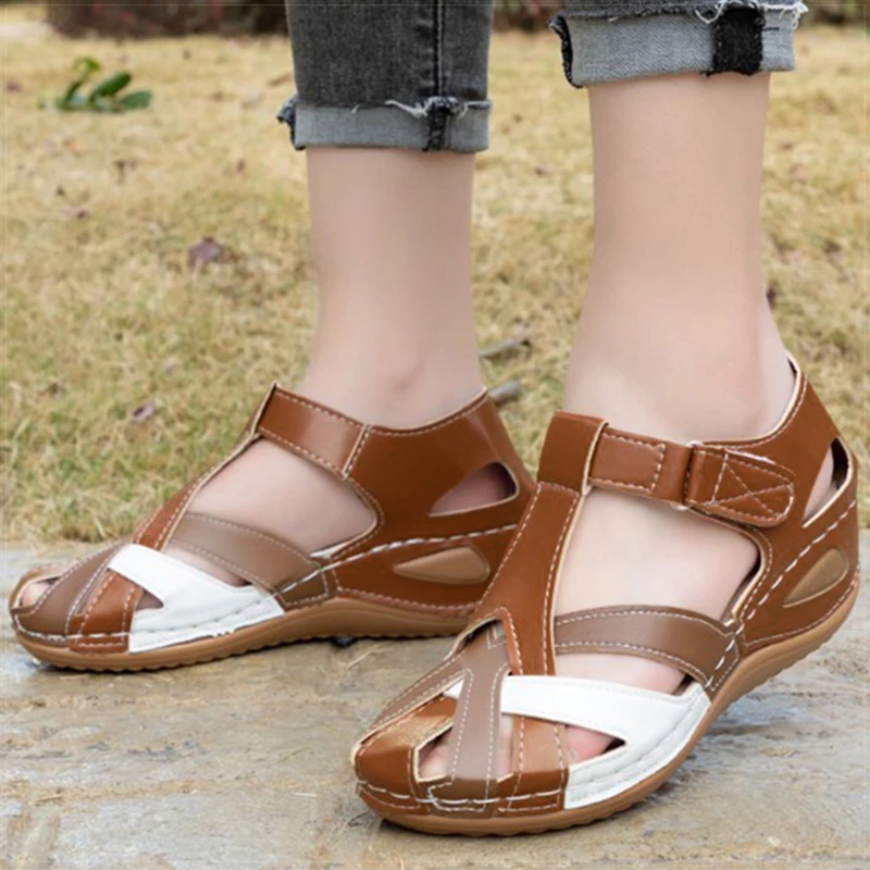 Sandálias femininas sandálias de salto casual com sapatos de cunha mulheres 2025 sandálias de verão cor misturada sapatos de verão calçados de salto feminino